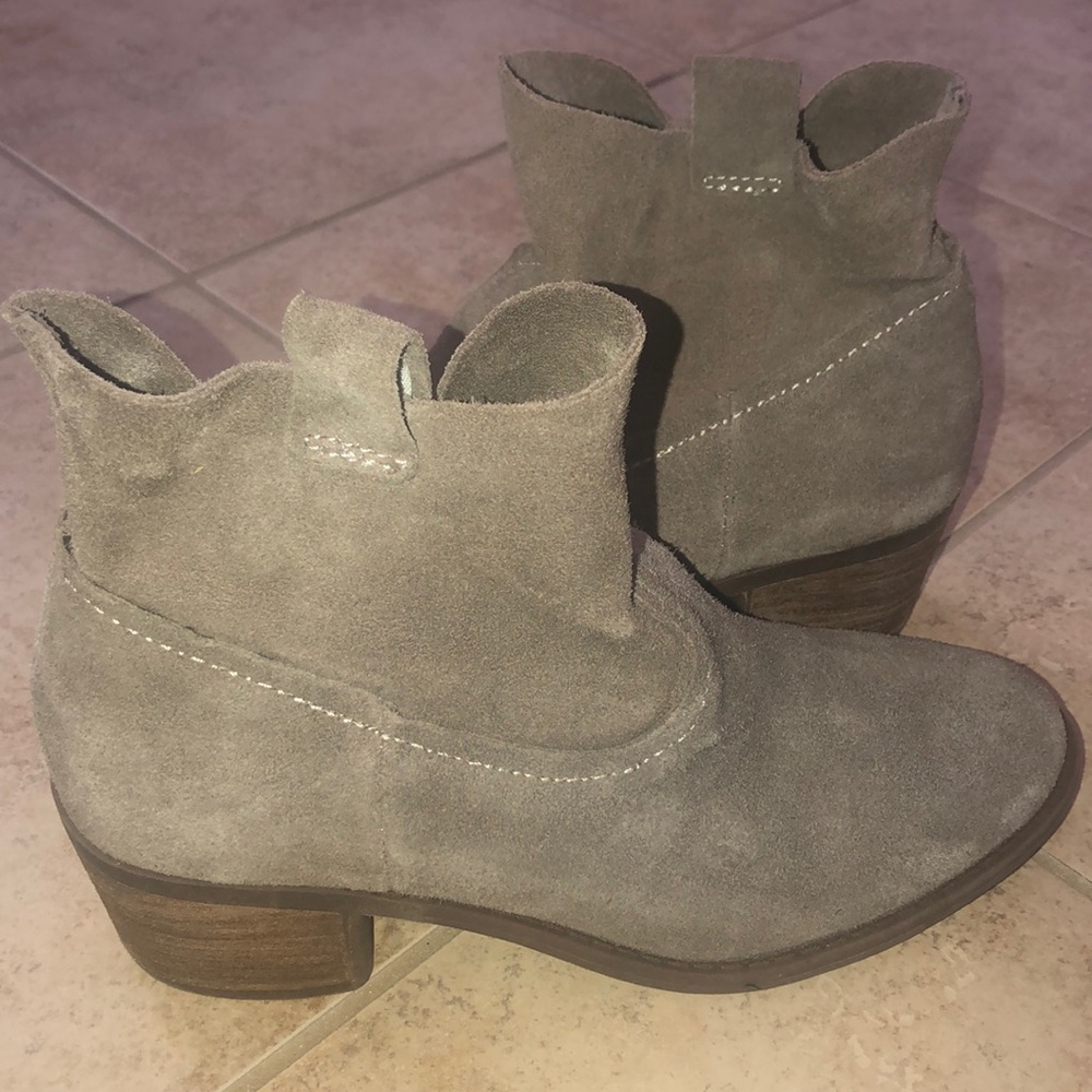 Carlos booties
